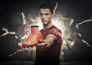 Nike全新Mercurial Superfly足球鞋掀起速度革命
